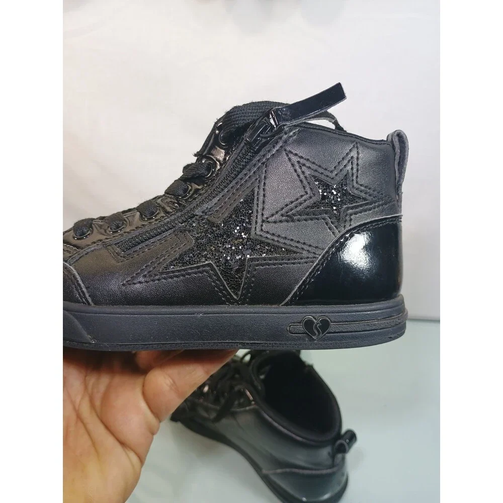 Skechers product pair